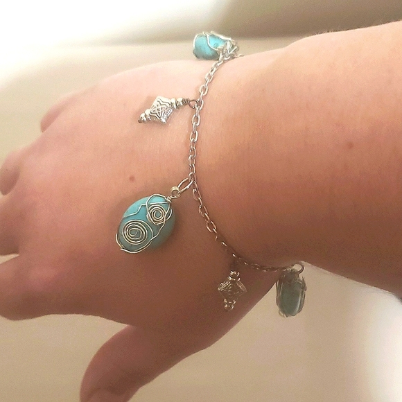 Howlite Necklace & Bracelet Set - Hand Crafted - Wire Wrapped Jewelry - Picture 4 of 5